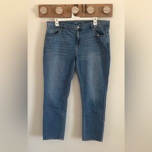 Old Navy mid-rise Wow Boyfriend Jean. Size women’s 18